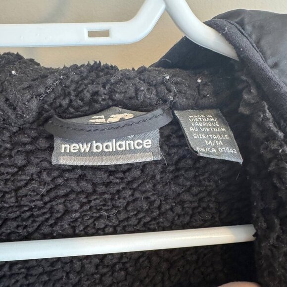 New Balance Puffer Jacket Mens Medium Black Hooded Full Zipper Long Sleeve - Picture 3 of 9